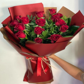  Antalya Blumen Strauß aus 15 stilvollen roten Rosen