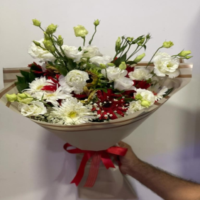 Флорист в Анталия‎  Элегантный букет из гербер и лизиантусов