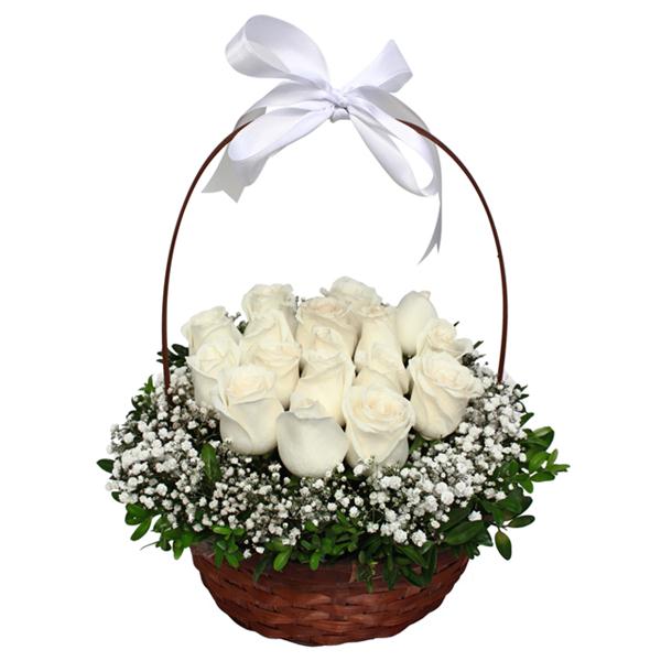  Доставка цветов в Анталия‎  17 белых роз в корзине