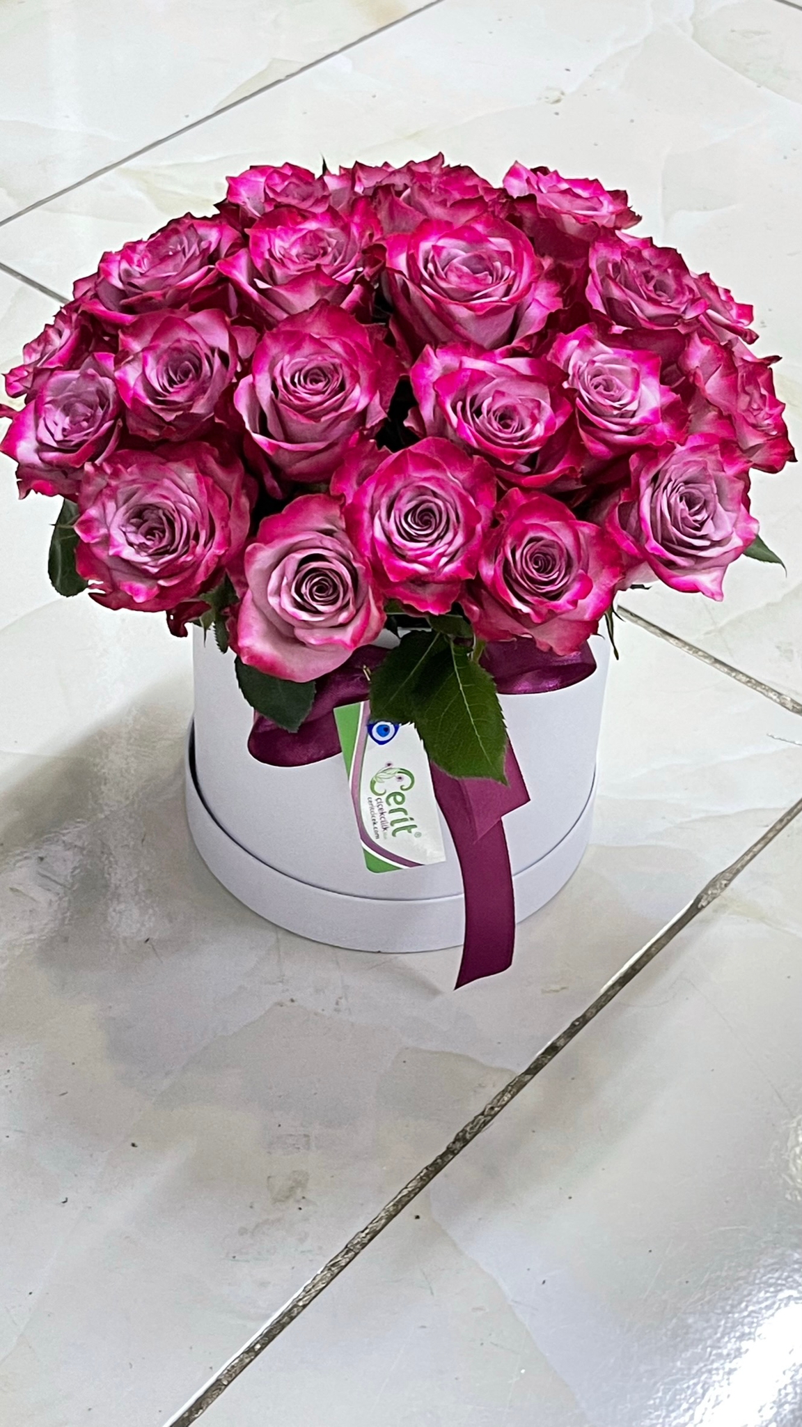  Antalya Flower Delivery 25 Pink Roses in a White Box