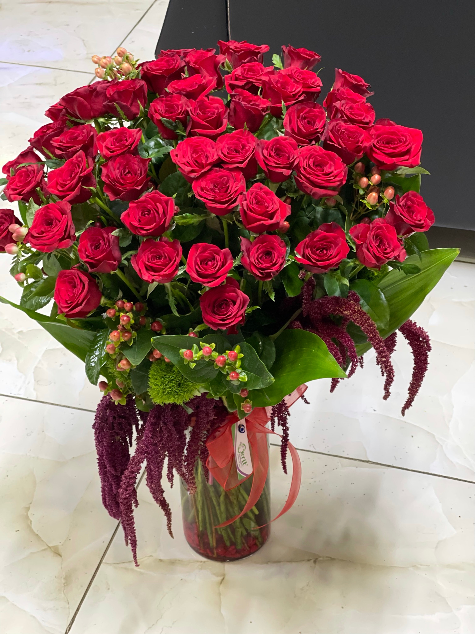 Antalya Çiçekçi Vazoda 71 Adet Kırmızı Gül