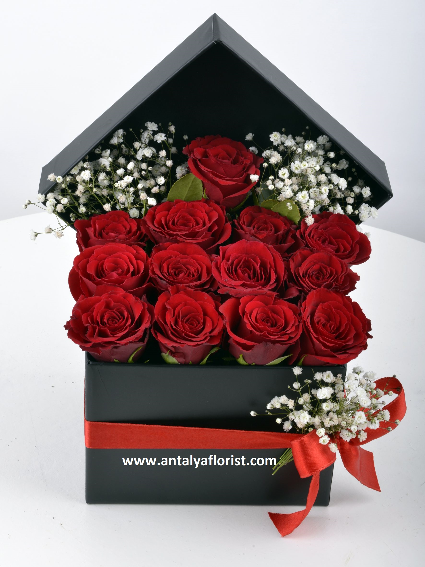 Antalya Çiçekçi Kutuda 13 Adet Kırmızı Gül