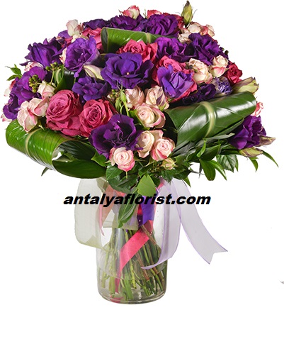  Antalya Çiçek Vazoda Mor Pembe Çiçekler