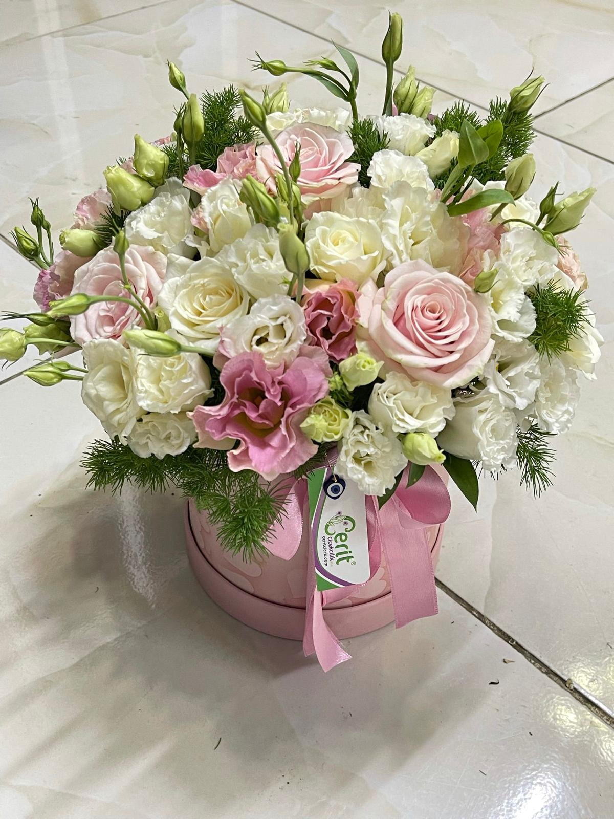  Antalya Flower Order Pastellarrangement in einer rosa Box