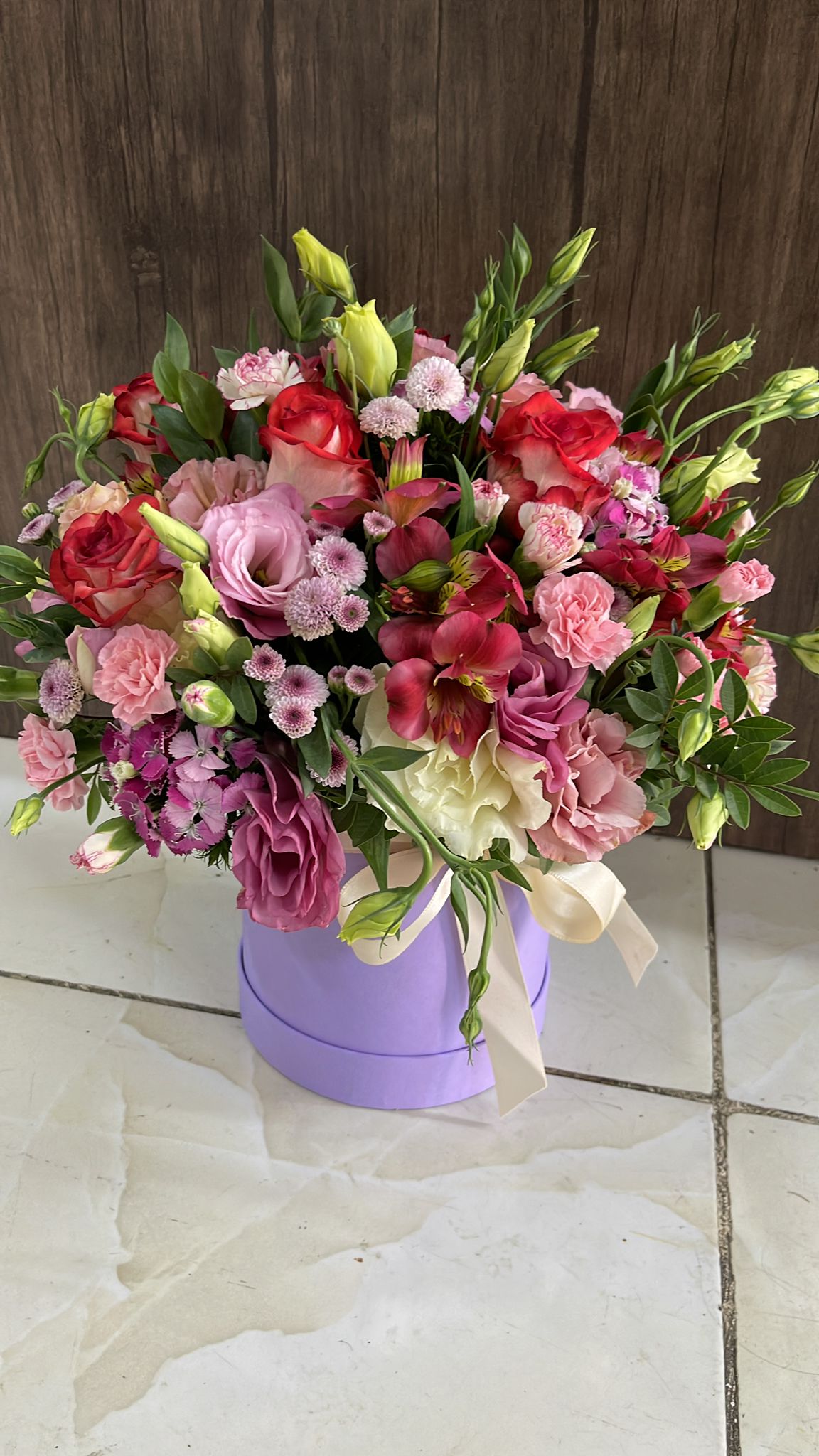  Antalya Çiçek Siparişi Lila Kutuda Şık Aranjman